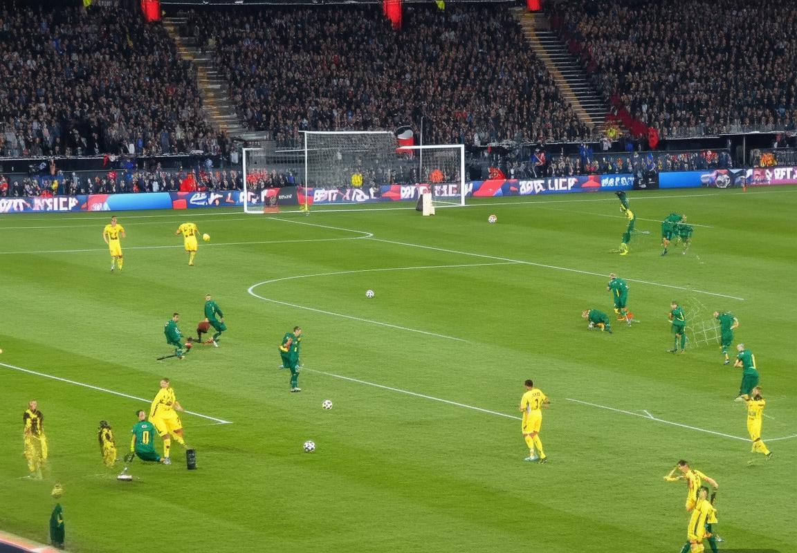 拜仁慕尼黑VS巴黎圣日耳曼：欧冠巅峰对决战术解析及明星较量回顾(图2)