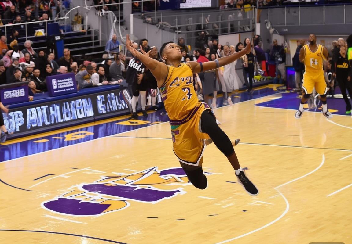 湖人太阳巅峰对决：精彩瞬间与战术解析(图2)